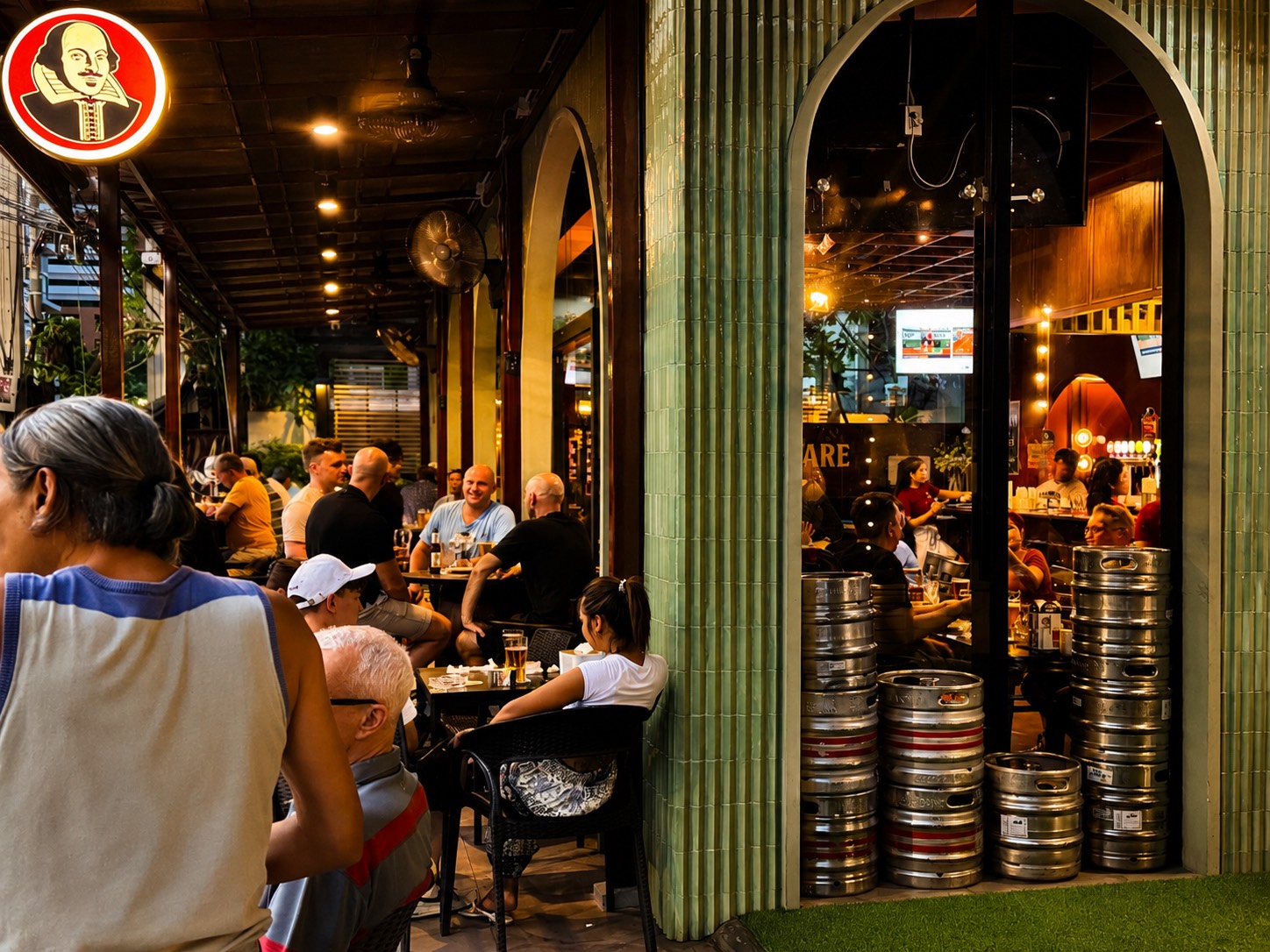 The Shakespeare Pub exterior, Ekkamai Bangkok